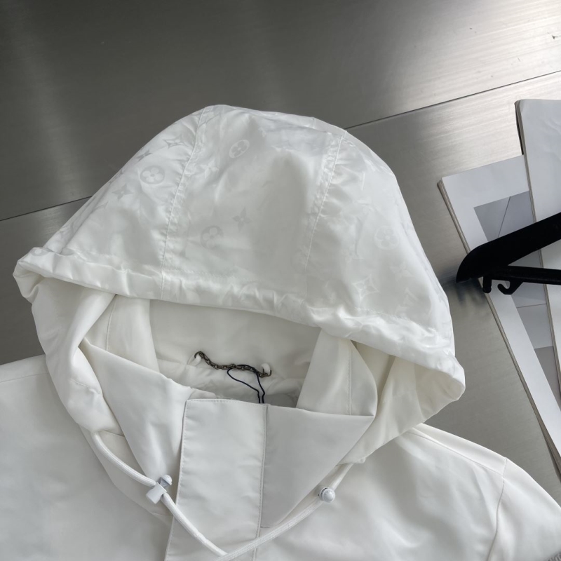 l0vis Vvtt0n outwear